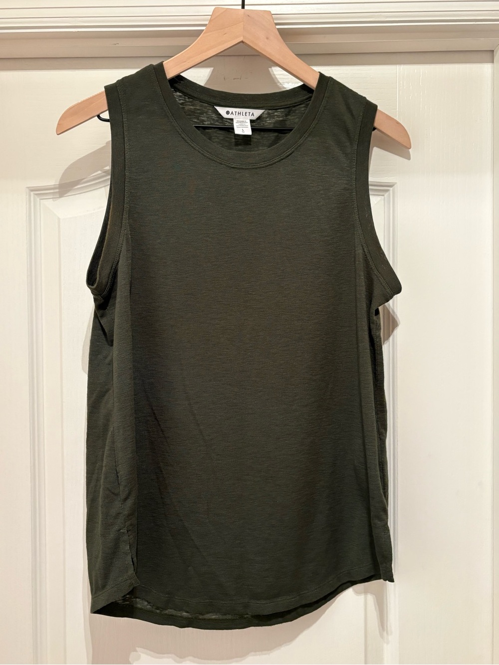 Women’s Athleta Breezy Tank in Aspen Olive color size L